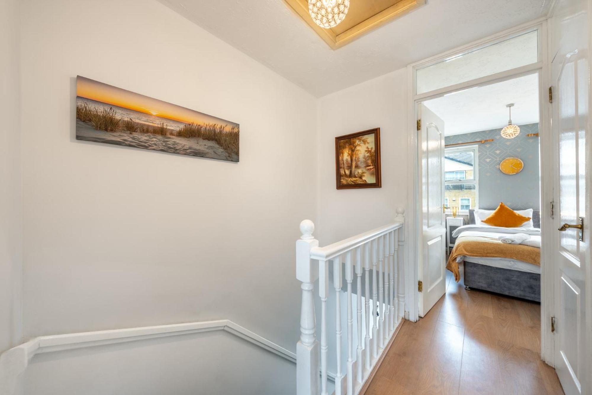 Dockside - 5 Comfy Beds-perfect For Contractors And Families- Free Parking Holiday home London