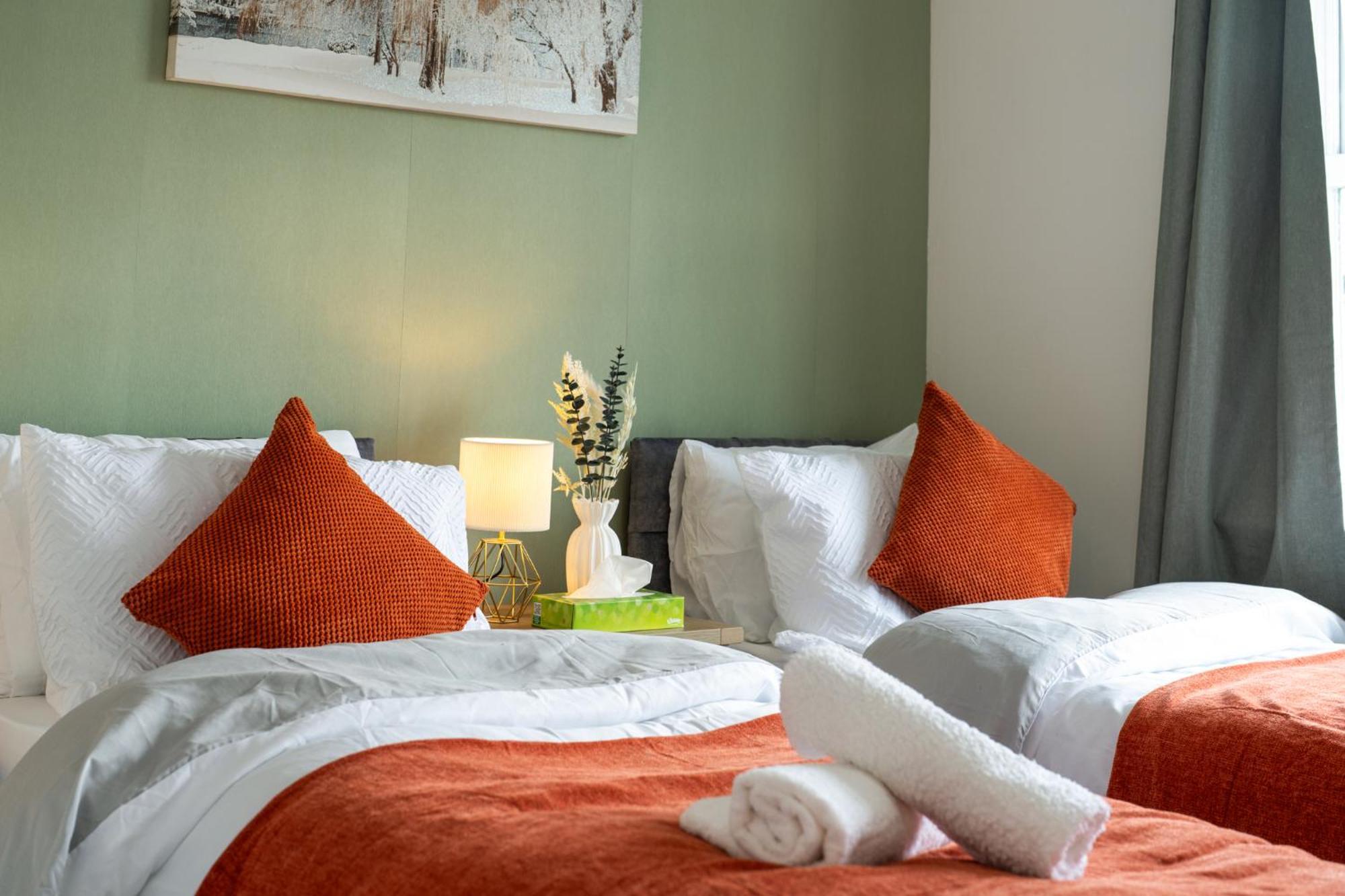 Dockside - 5 Comfy Beds-perfect For Contractors And Families- Free Parking Holiday home *